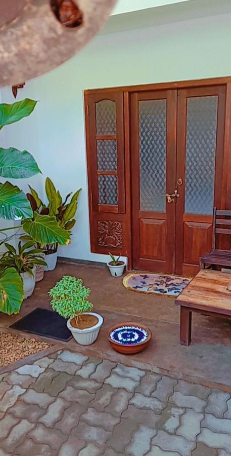 Hotel Shady Edge Unawatuna Esterno foto