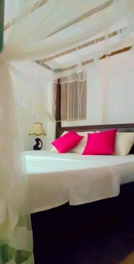 Hotel Shady Edge Unawatuna Esterno foto