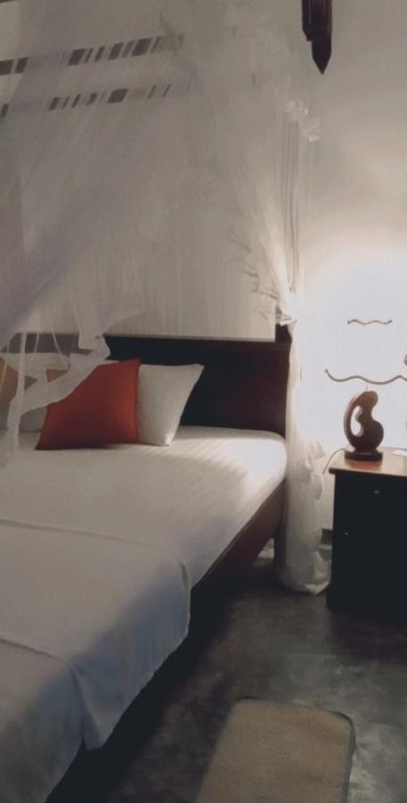 Hotel Shady Edge Unawatuna Esterno foto