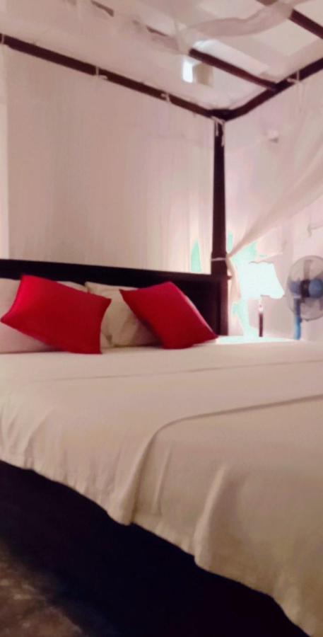 Hotel Shady Edge Unawatuna Esterno foto