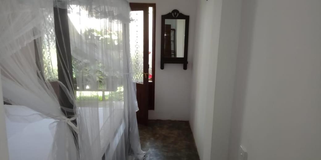 Hotel Shady Edge Unawatuna Esterno foto